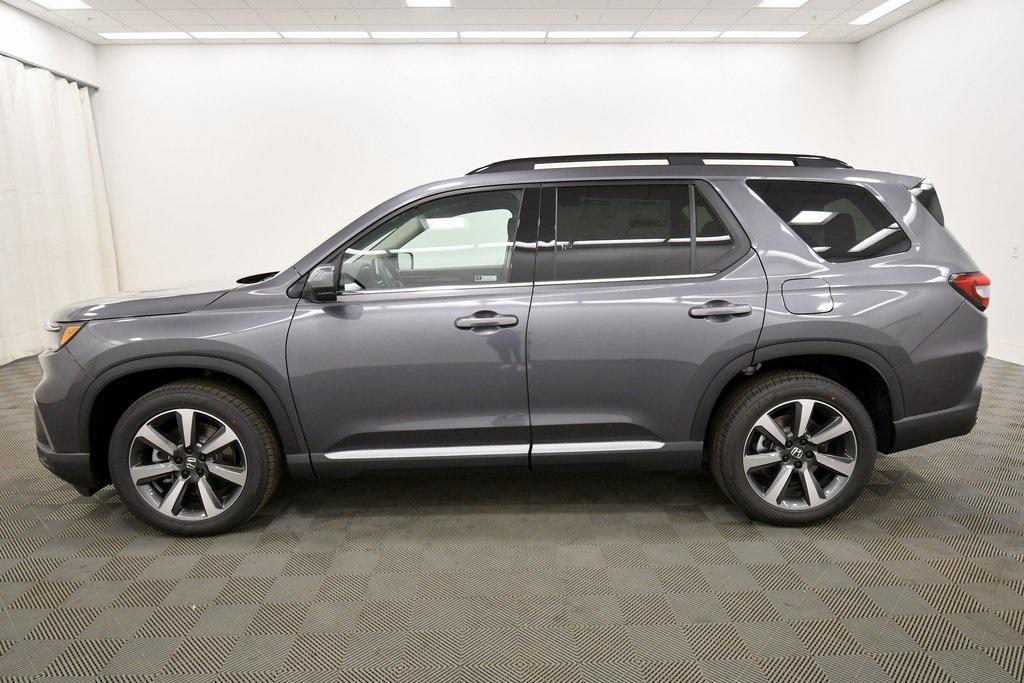 new 2025 Honda Pilot car, priced at $54,575