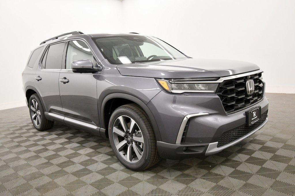 new 2025 Honda Pilot car, priced at $54,575
