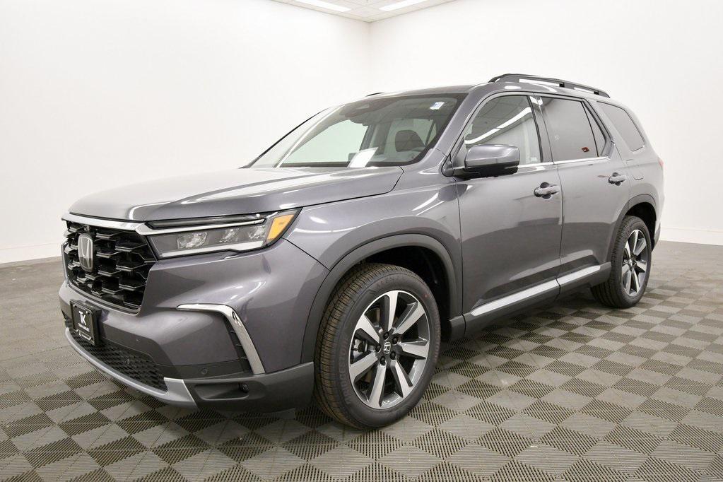 new 2025 Honda Pilot car, priced at $54,575