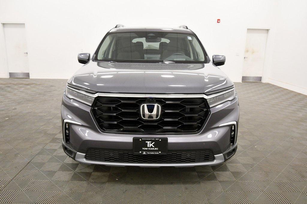 new 2025 Honda Pilot car, priced at $54,575