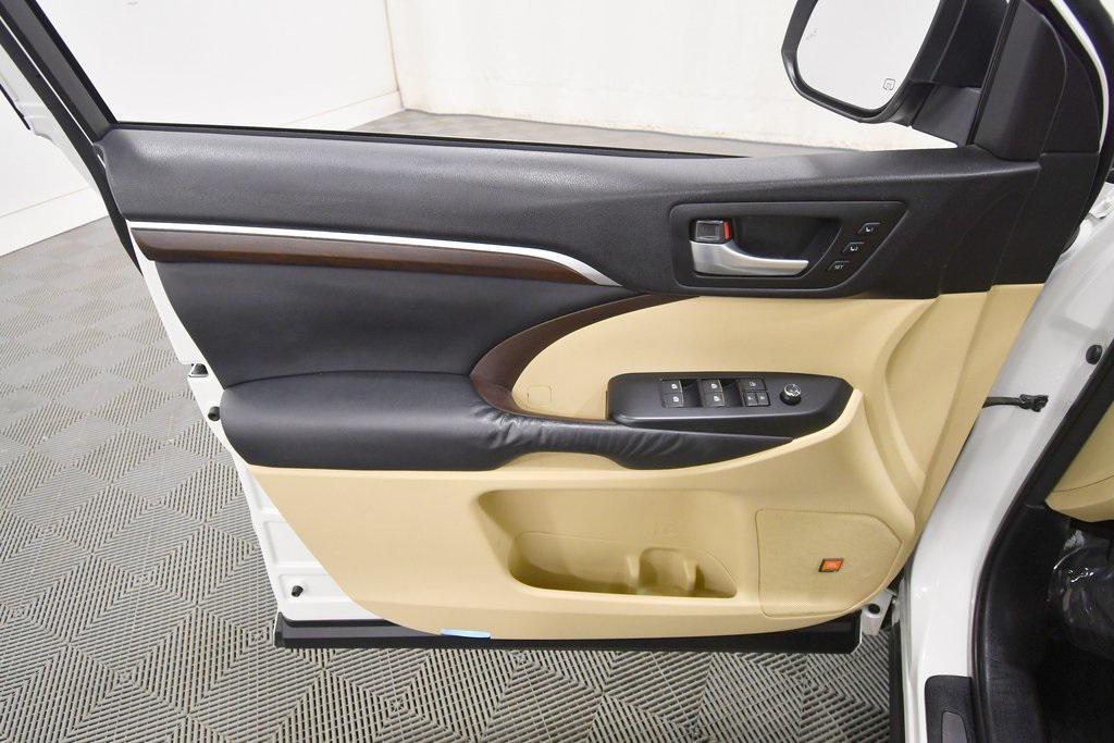 used 2015 Toyota Highlander car, priced at $16,249