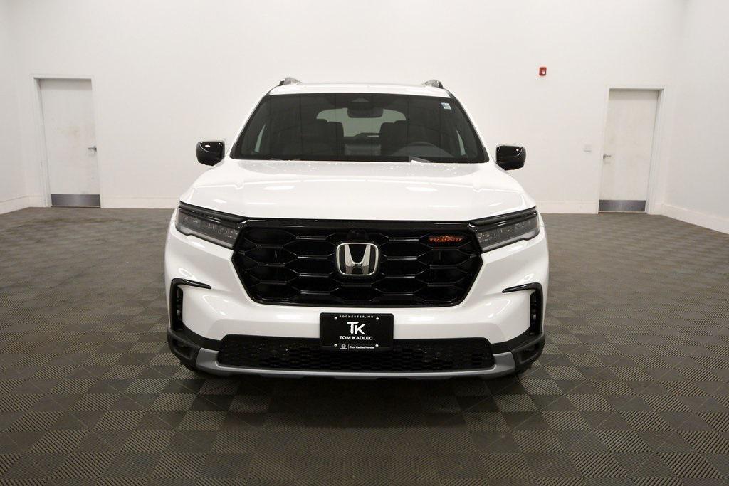 new 2025 Honda Pilot car, priced at $51,350