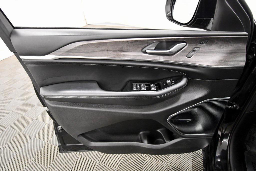 used 2023 Jeep Grand Cherokee car, priced at $32,999