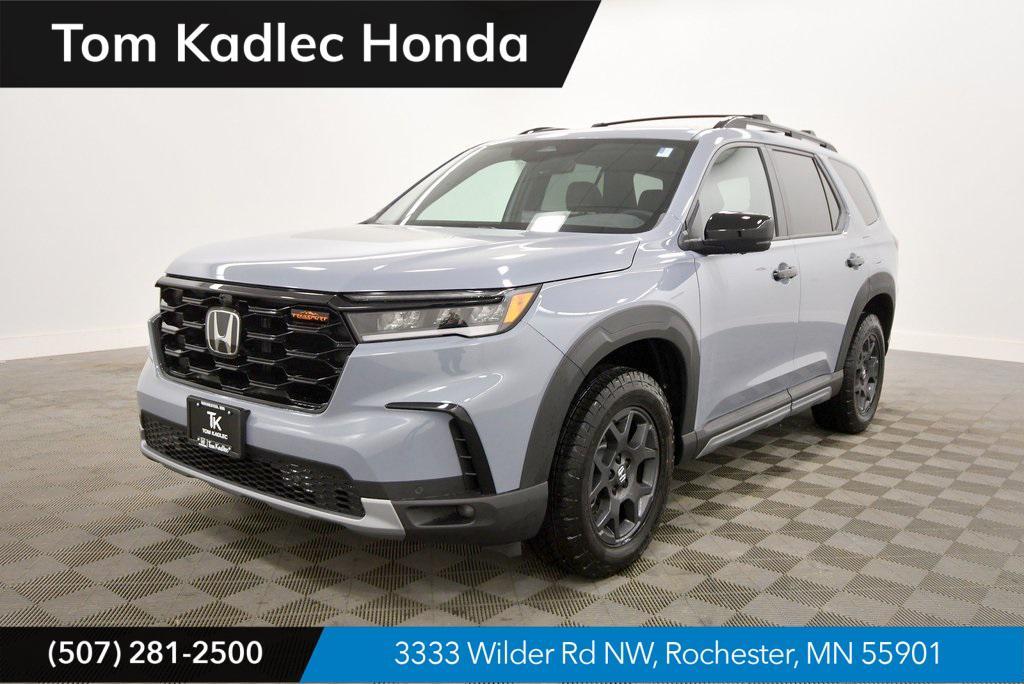 new 2025 Honda Pilot car, priced at $48,706