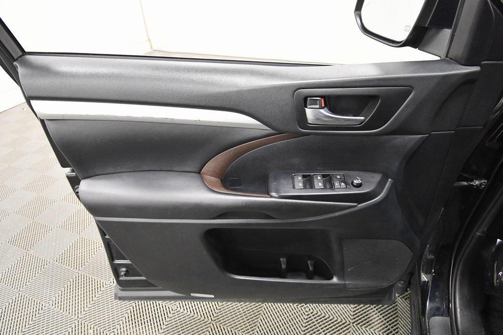 used 2019 Toyota Highlander car, priced at $25,999