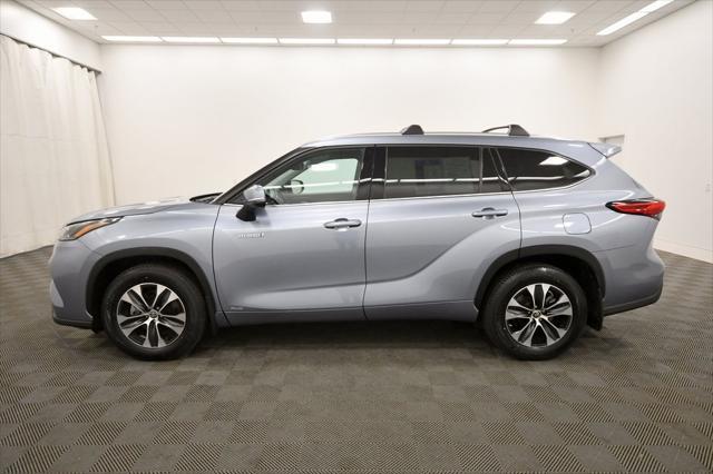 used 2021 Toyota Highlander Hybrid car, priced at $40,499