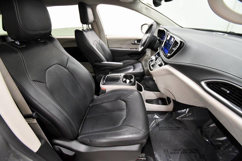 used 2022 Chrysler Pacifica Hybrid car, priced at $21,997