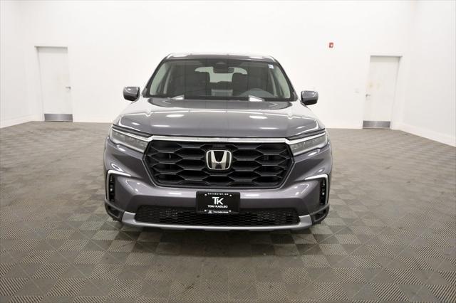 new 2025 Honda Pilot car, priced at $45,999