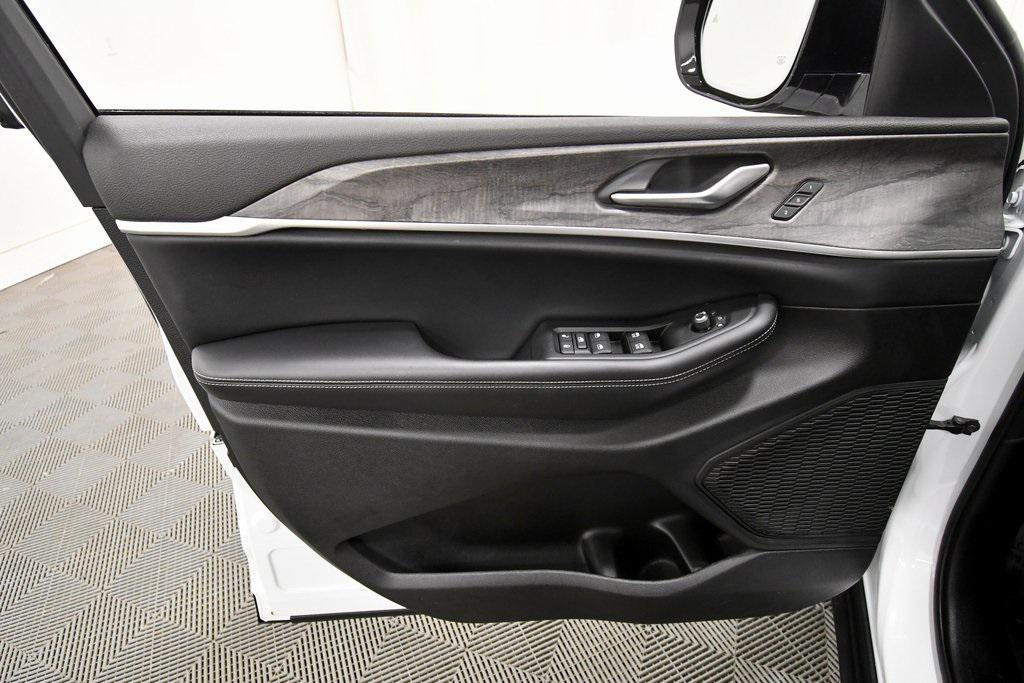 used 2024 Jeep Grand Cherokee L car, priced at $34,999