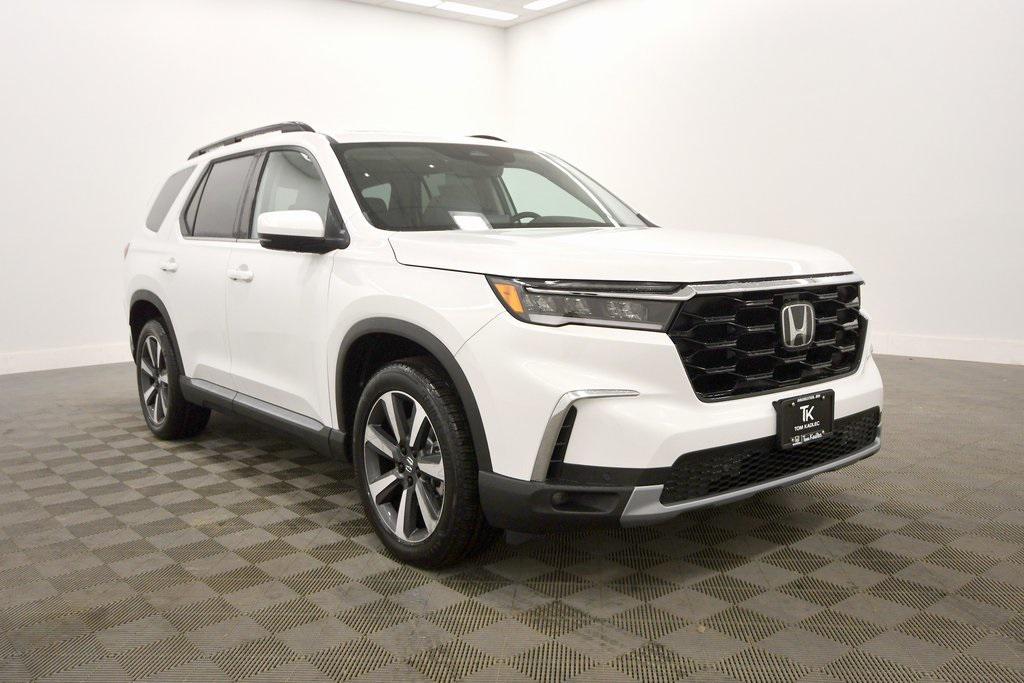 new 2025 Honda Pilot car, priced at $48,569