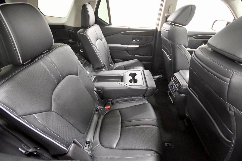 new 2025 Honda Pilot car, priced at $55,305