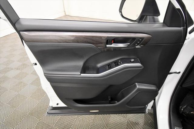 used 2022 Toyota Highlander Hybrid car, priced at $43,999