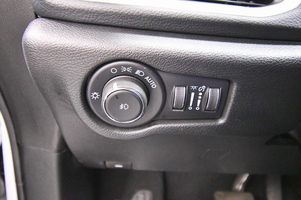 used 2023 Chrysler Pacifica car, priced at $33,999