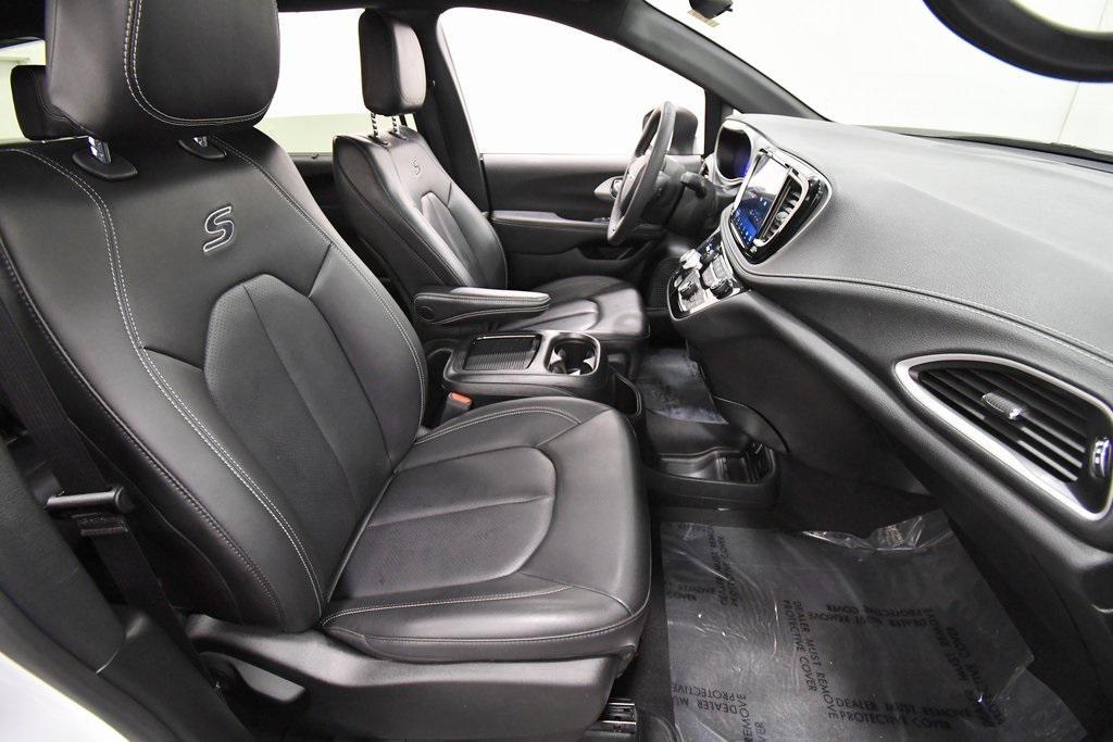 used 2023 Chrysler Pacifica car, priced at $33,999