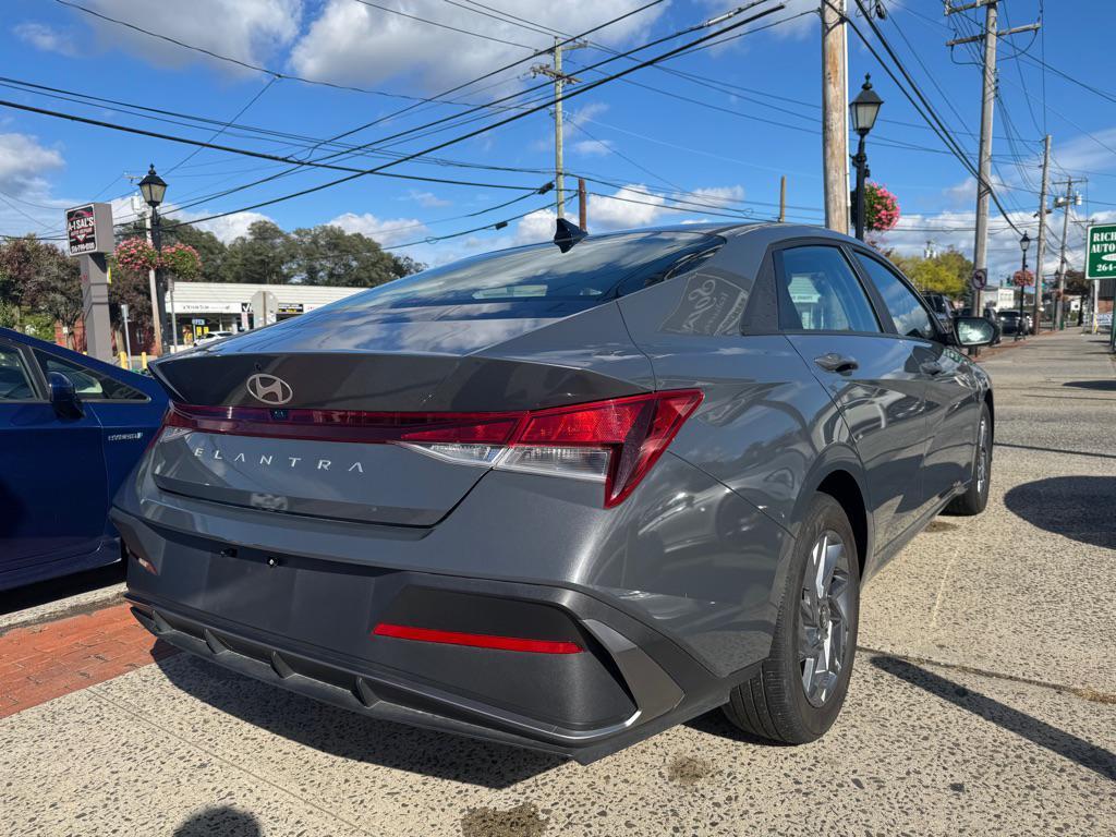used 2024 Hyundai Elantra car