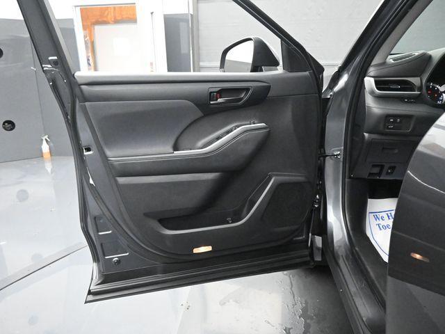 used 2024 Toyota Highlander car, priced at $32,982