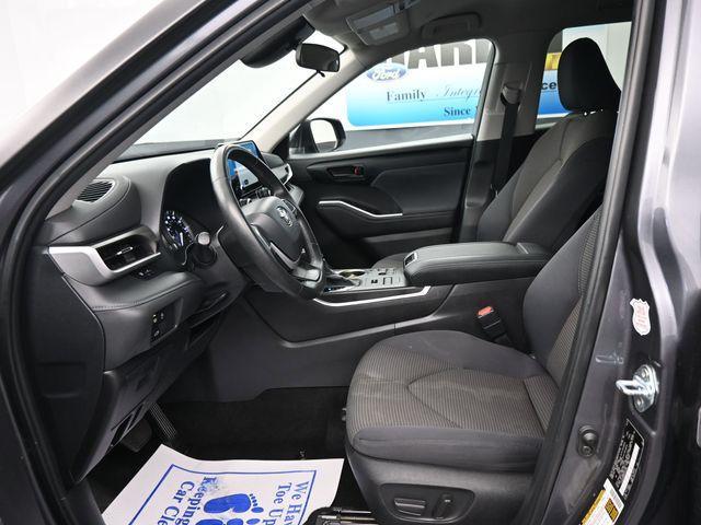 used 2024 Toyota Highlander car, priced at $32,488