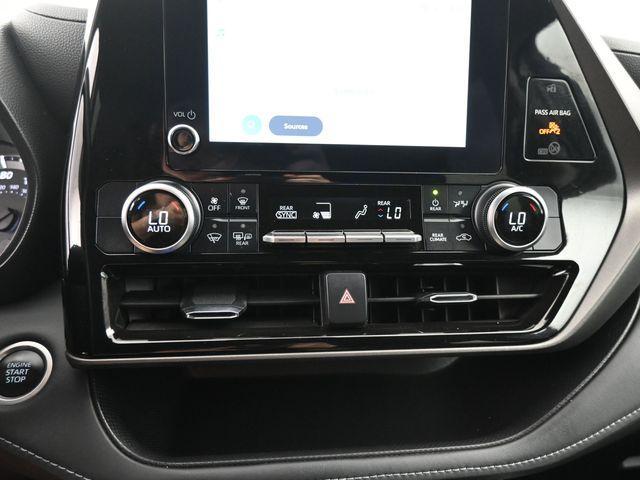 used 2024 Toyota Highlander car, priced at $32,488