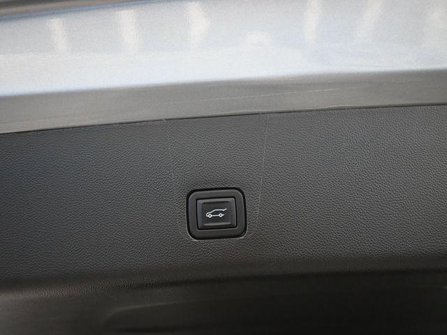 used 2023 Chevrolet Traverse car, priced at $36,982