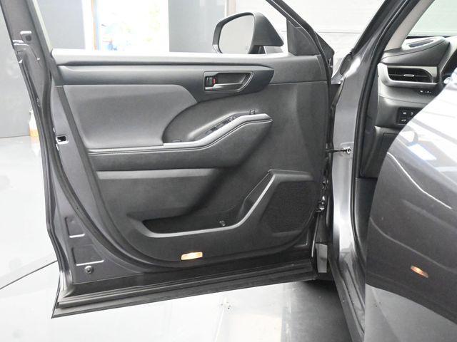 used 2024 Toyota Highlander car, priced at $32,982