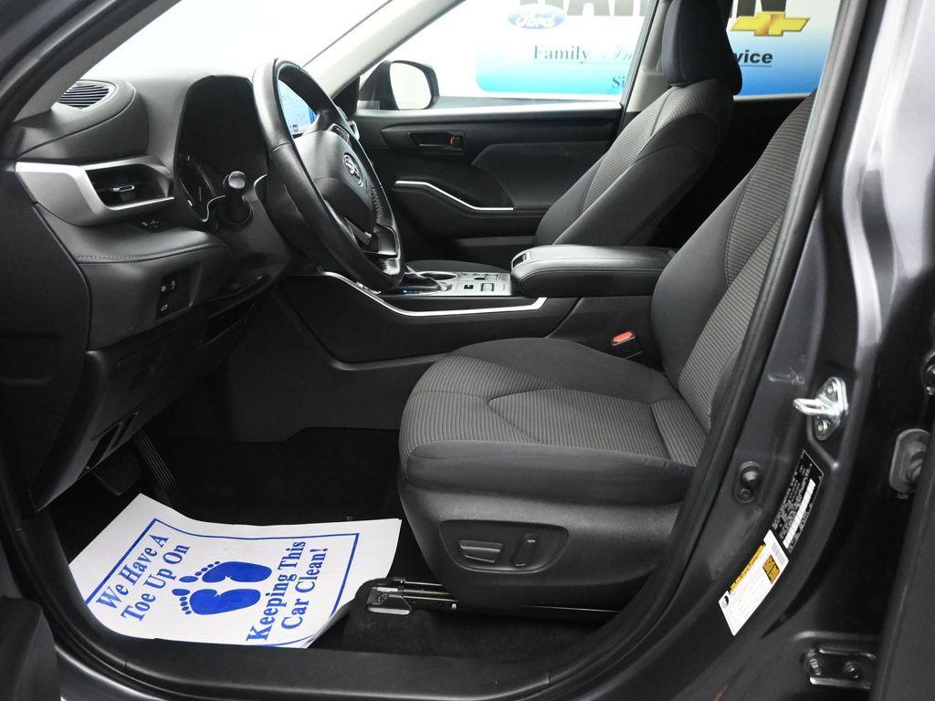 used 2024 Toyota Highlander car, priced at $32,982
