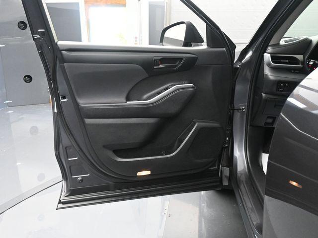 used 2024 Toyota Highlander car, priced at $32,982