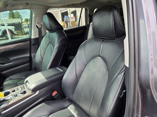 used 2021 Toyota Highlander car, priced at $30,988