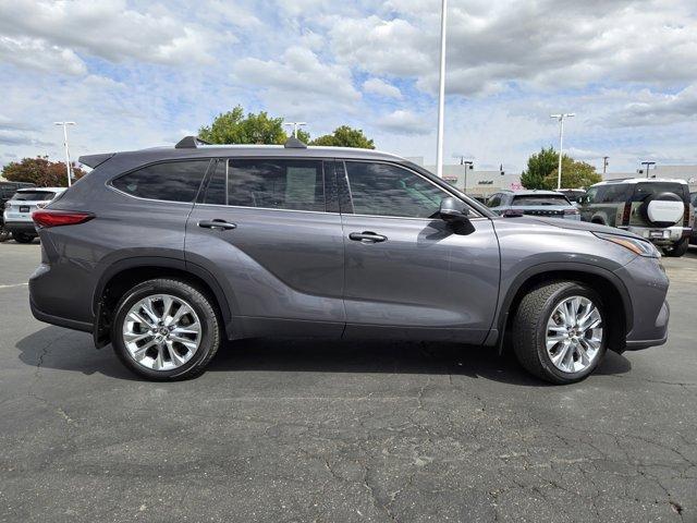 used 2021 Toyota Highlander car, priced at $30,988