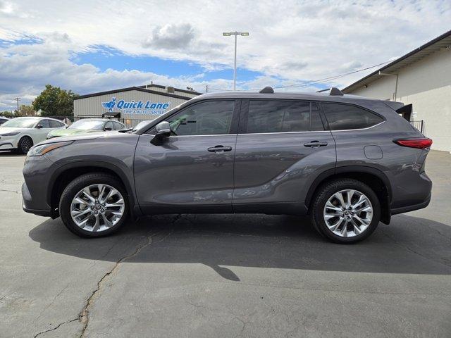 used 2021 Toyota Highlander car, priced at $30,988