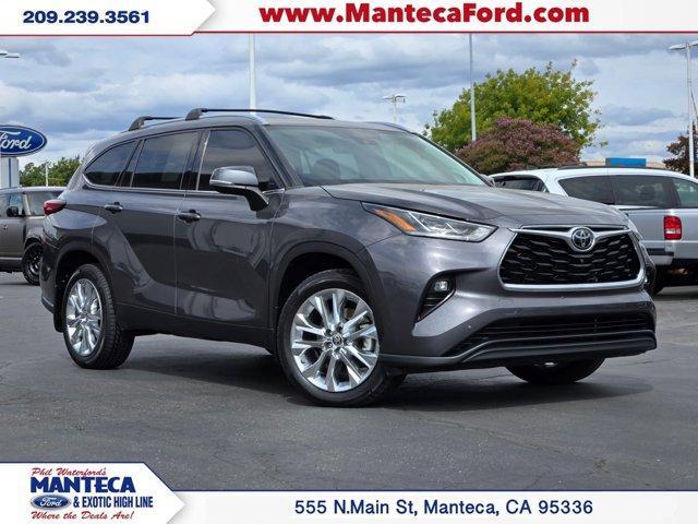 used 2021 Toyota Highlander car, priced at $30,988