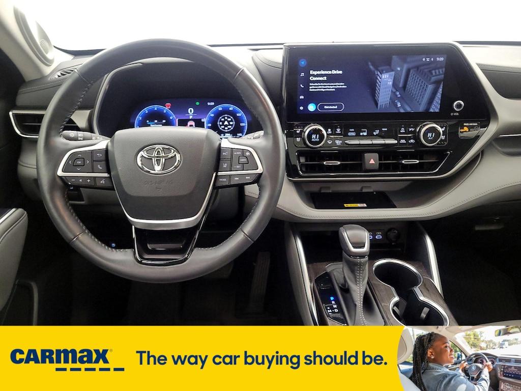 used 2023 Toyota Highlander car, priced at $39,998