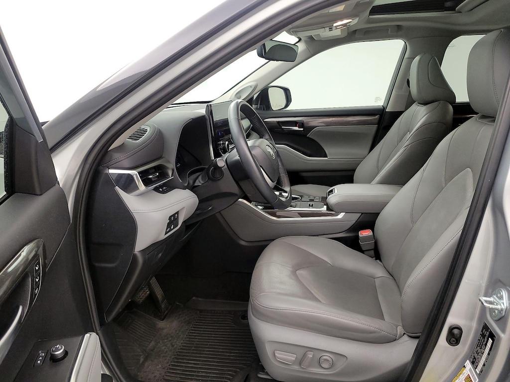 used 2023 Toyota Highlander car, priced at $39,998