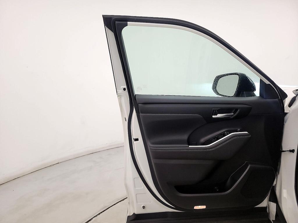 used 2021 Toyota Highlander car, priced at $36,998