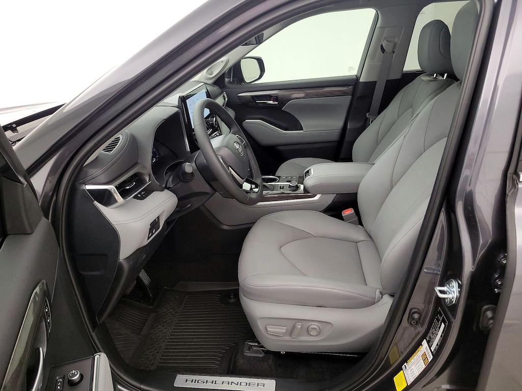used 2024 Toyota Highlander car, priced at $49,998