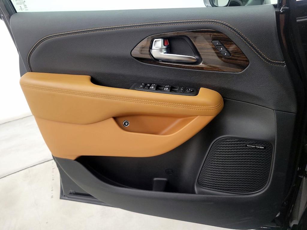 used 2021 Chrysler Pacifica Hybrid car, priced at $39,998