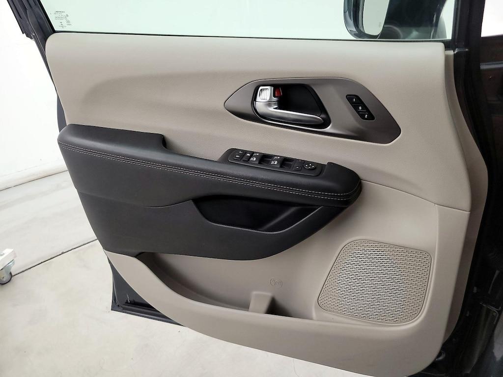 used 2020 Chrysler Pacifica car, priced at $26,998