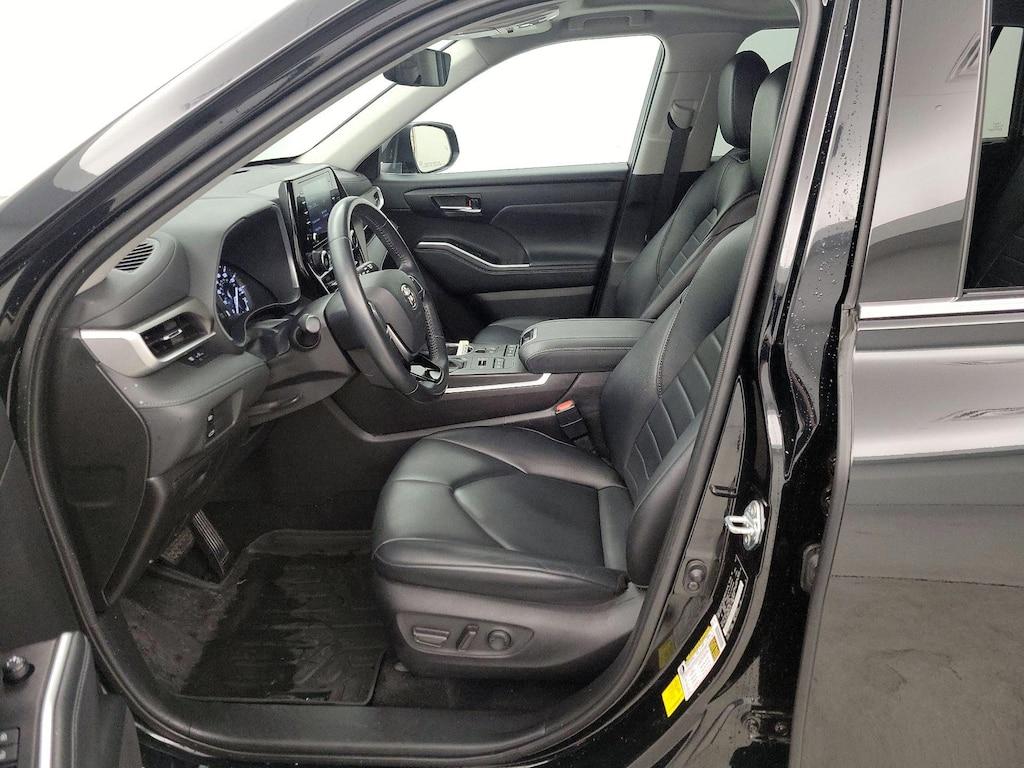 used 2021 Toyota Highlander car, priced at $37,998