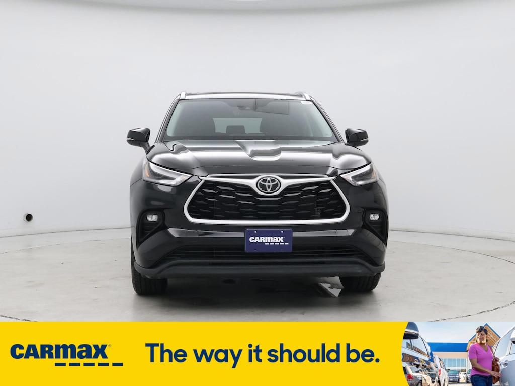 used 2021 Toyota Highlander car, priced at $37,998