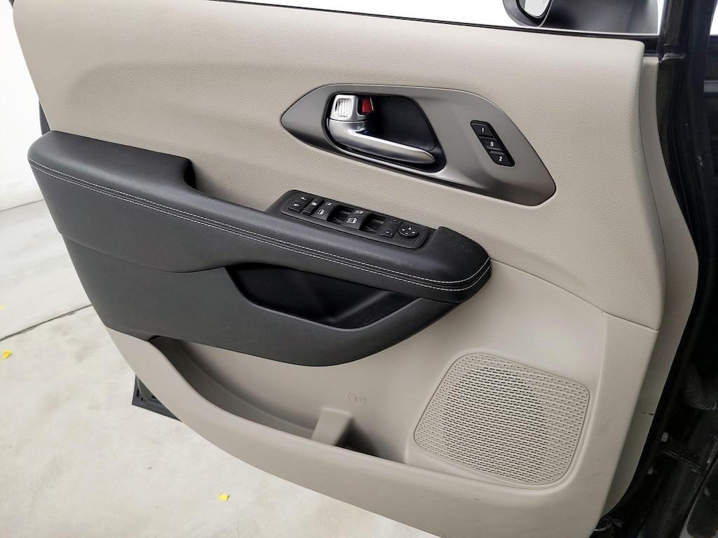 used 2023 Chrysler Pacifica car, priced at $28,998