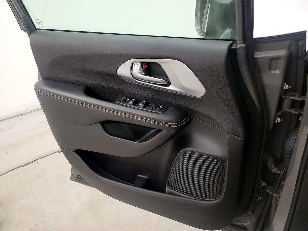 used 2021 Chrysler Pacifica car, priced at $26,998