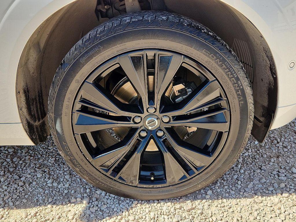 used 2022 Volvo XC60 car, priced at $27,998