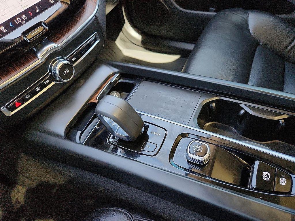 used 2022 Volvo XC60 car, priced at $27,998
