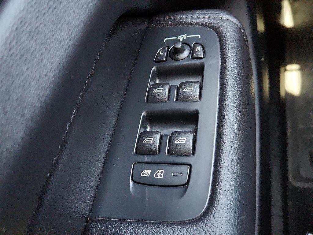 used 2022 Volvo XC60 car, priced at $27,998