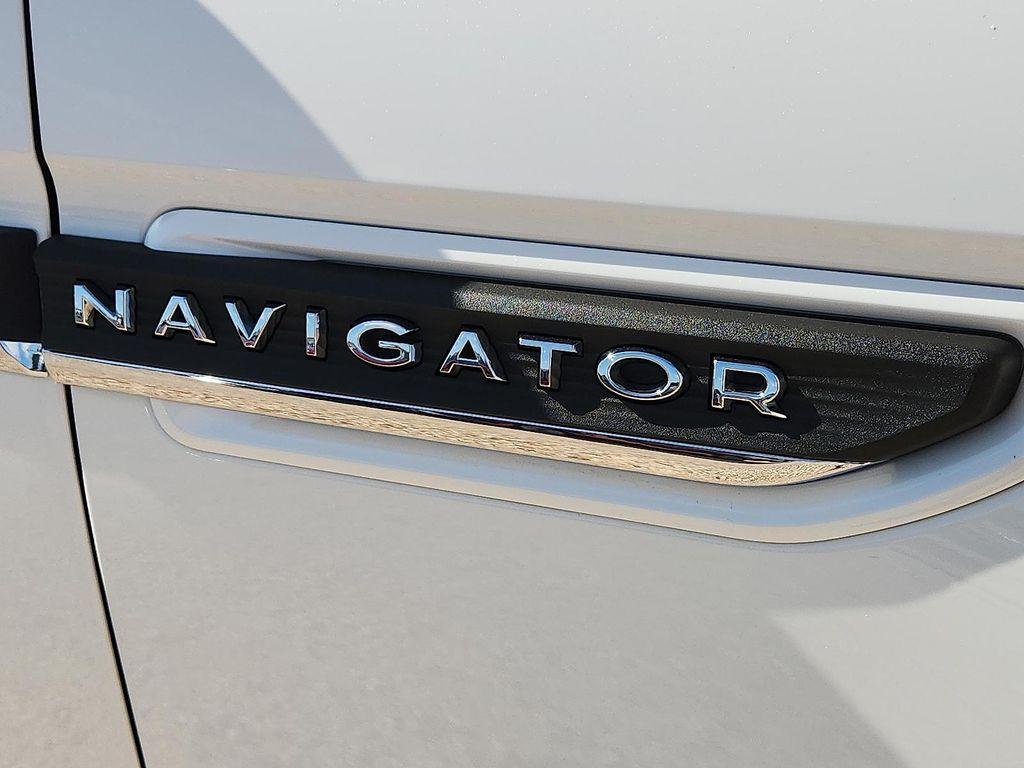 used 2022 Lincoln Navigator car, priced at $52,998