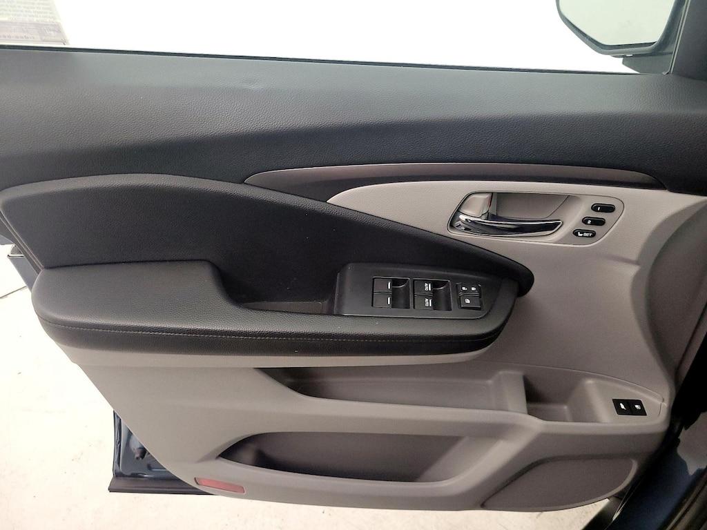 used 2022 Honda Pilot car, priced at $33,998