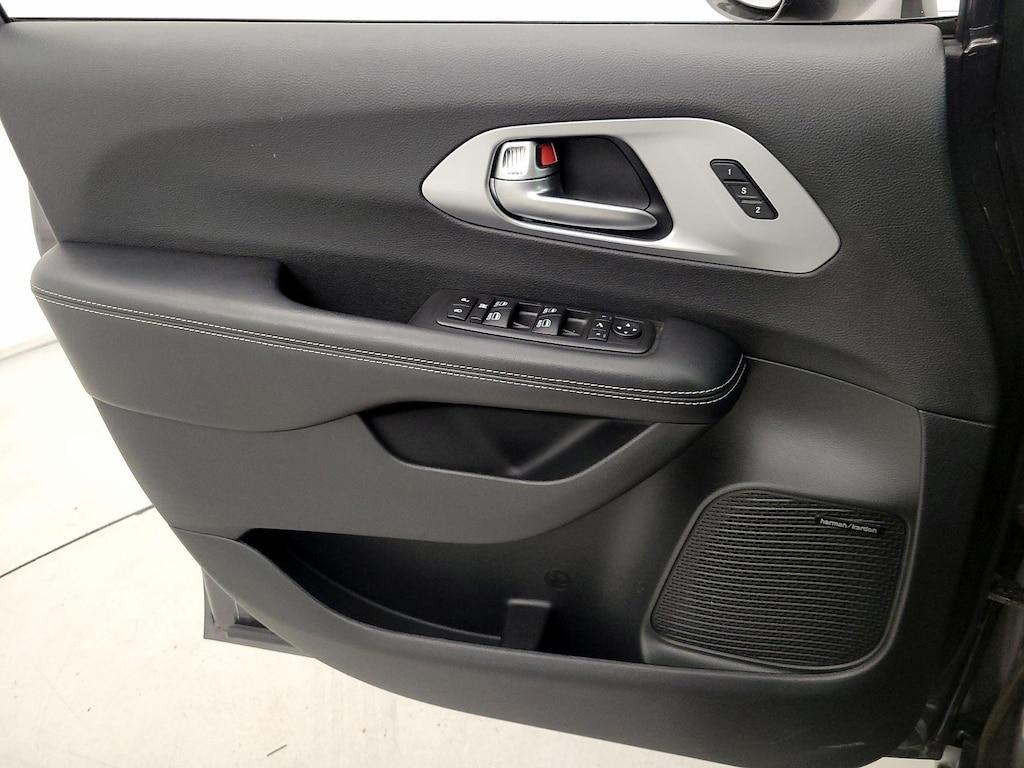 used 2018 Chrysler Pacifica car, priced at $26,998
