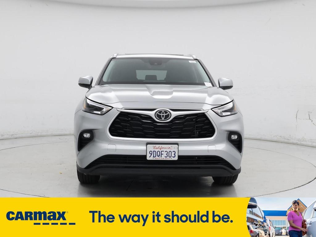 used 2022 Toyota Highlander car, priced at $41,998