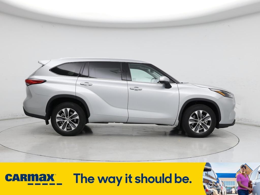 used 2022 Toyota Highlander car, priced at $41,998