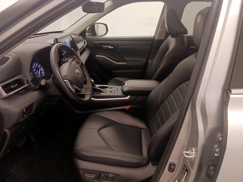used 2022 Toyota Highlander car, priced at $41,998