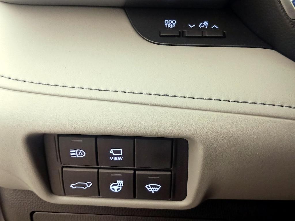 used 2022 Toyota Highlander car, priced at $48,998